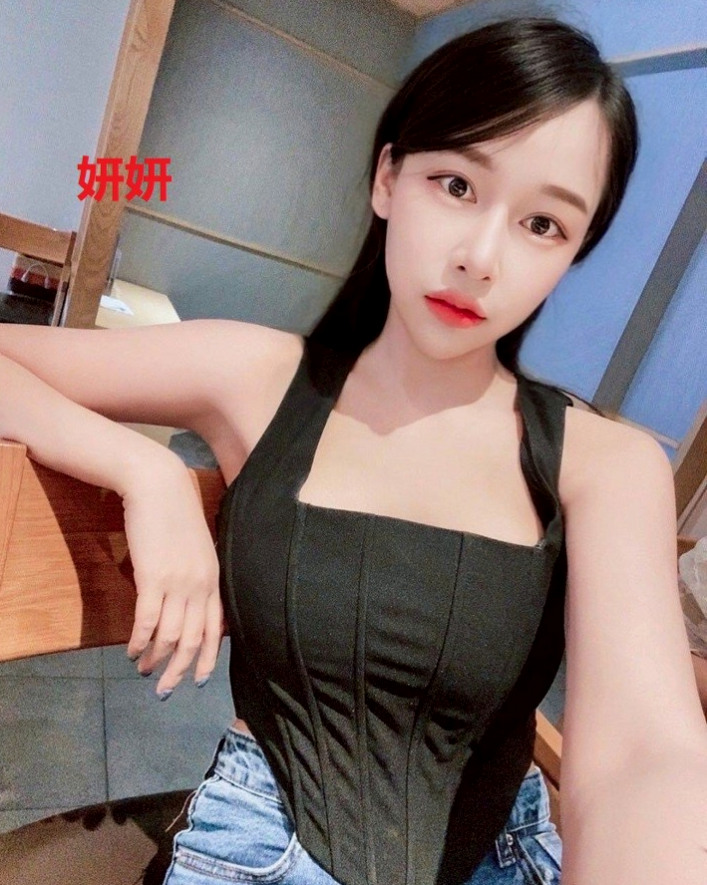 保單號大三學生妹｜幻山｜#E奶國光女神上線救助各位狼友  可配合變裝(情趣內衣請自備喔)｜三星美女外送｜年齡19歲｜身高163cm｜體重46kg｜胸圍C罩杯